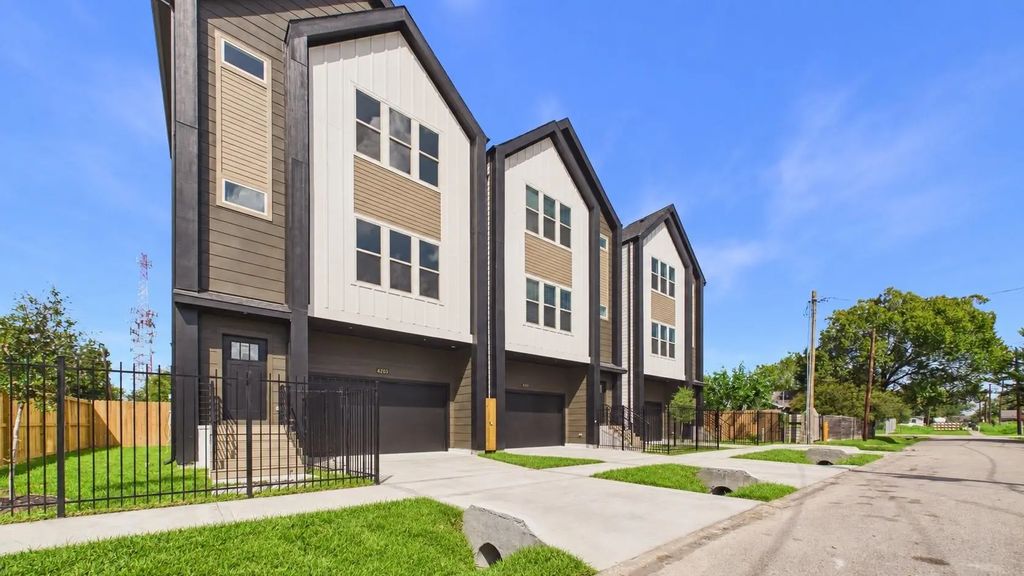 4205 Arlington Street, Houston