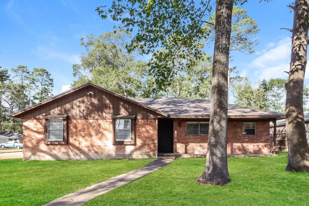 2003 Woodway Drive, Woodbranch