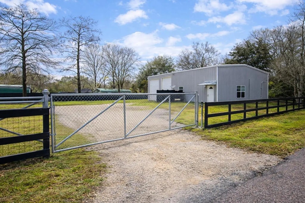 5619 Maple Street, Crosby