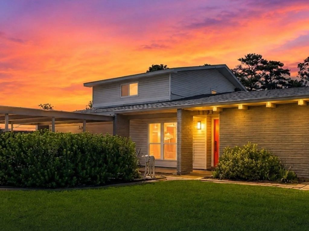 9538 Kerrwood Lane, Houston