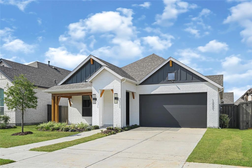 12331 Palmetto Dr, Mont Belvieu