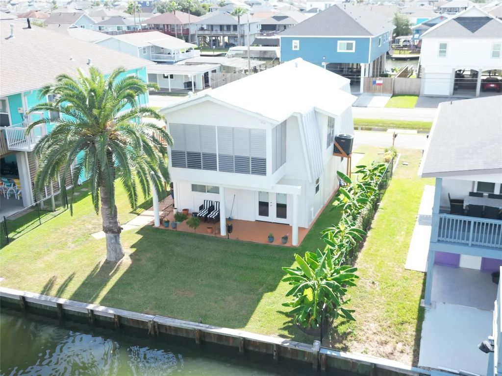 88 Tarpon Street, Bayou Vista