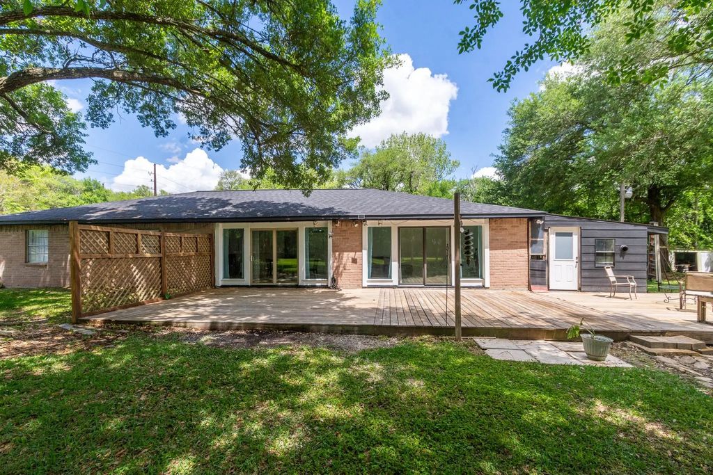 6811 Cemetary Road, Manvel