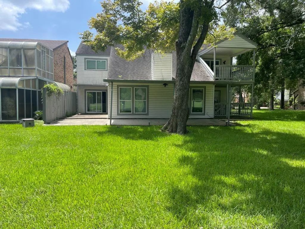 1746 Cloister Drive 33, Crosby
