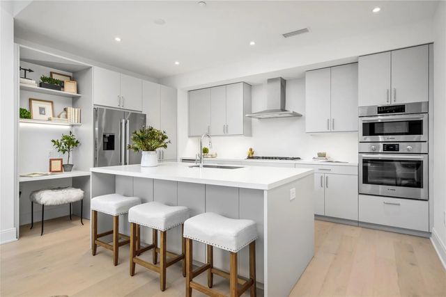2323 W Main Street 305, Houston