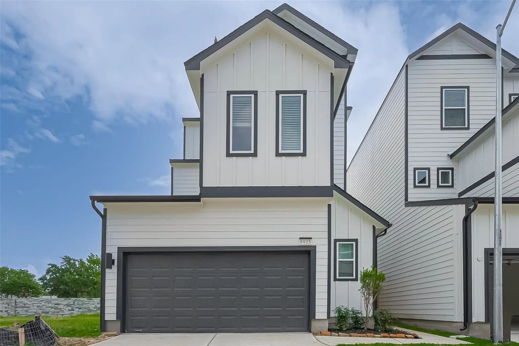 8933 Grovner Place, Houston