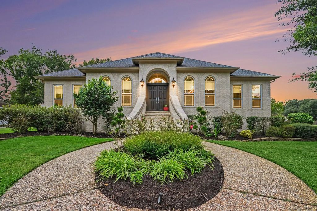 501 Providence Drive, Friendswood