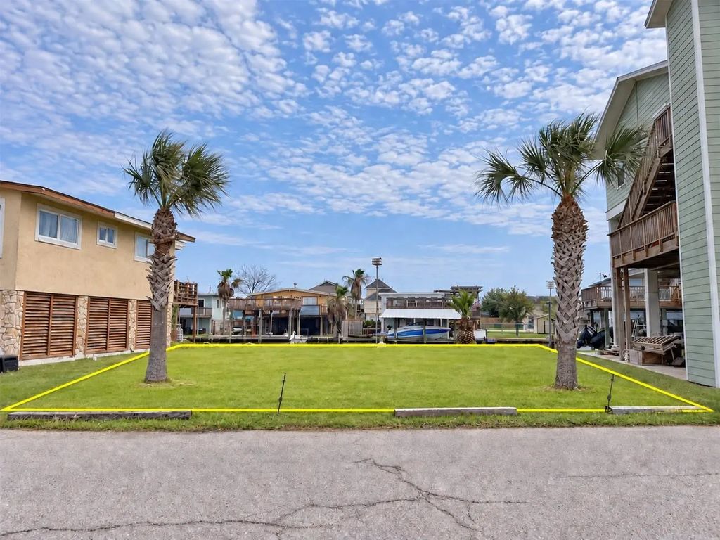 65 Lakeside Drive, Hitchcock
