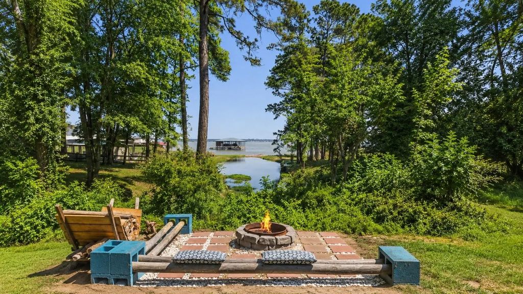 138 Rum Cay Court, Point Blank