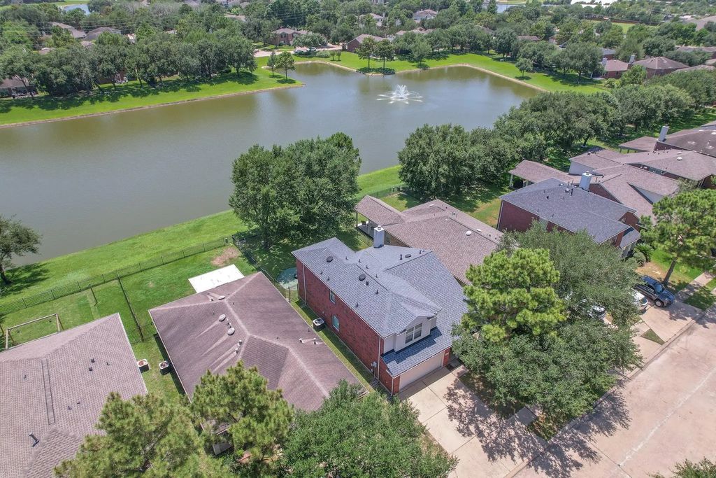 17531 Hoover Gardens Drive, Houston