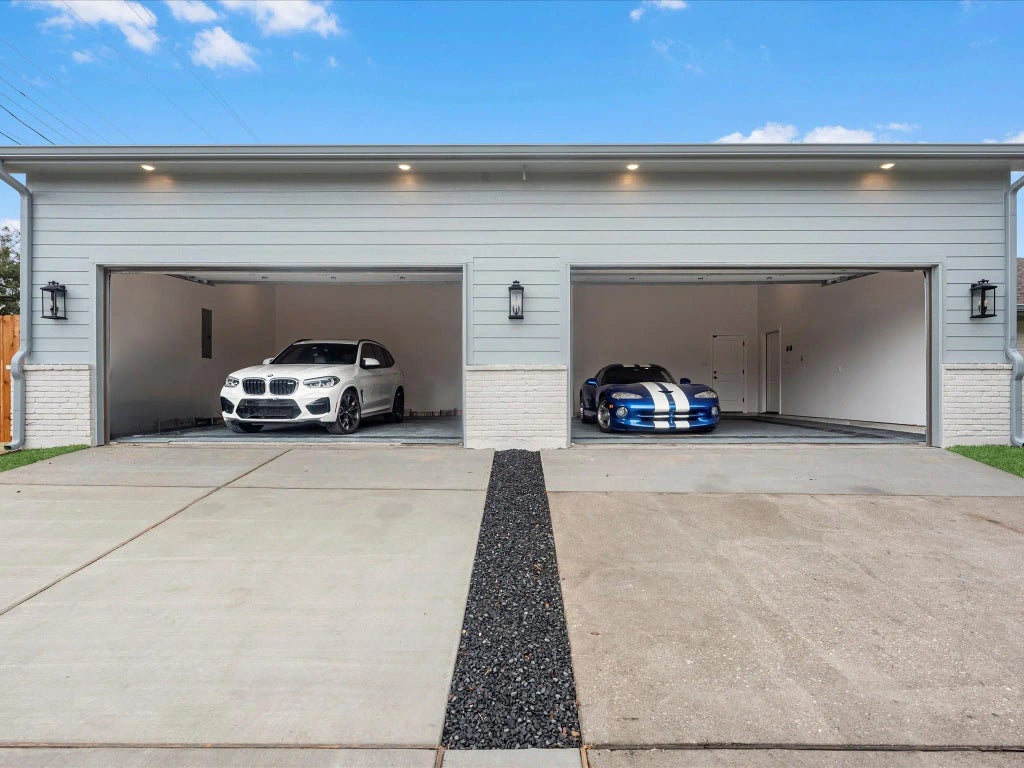 5042 Briarbend Drive, Houston