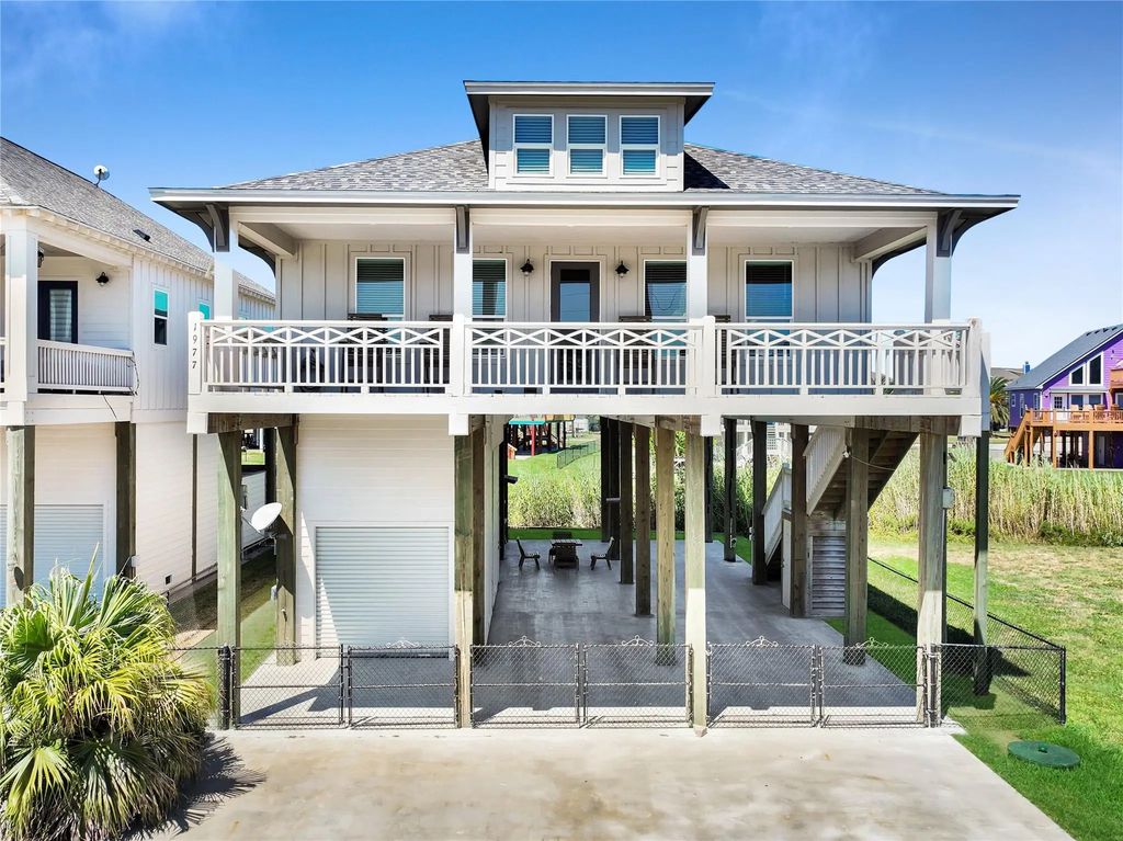 1977 Royalville Court, Crystal Beach