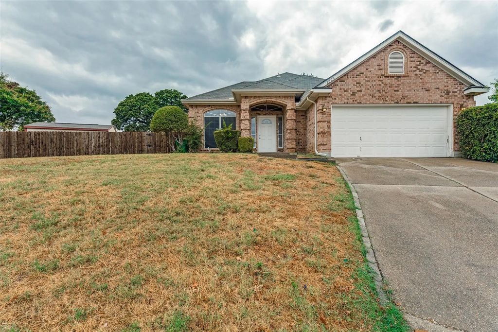 6025 Western Creek Lane, Haltom City