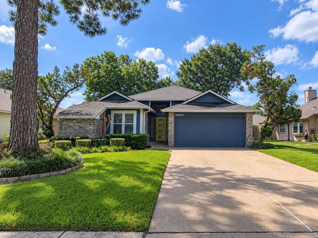 15823 Oak Mountain Drive, Houston