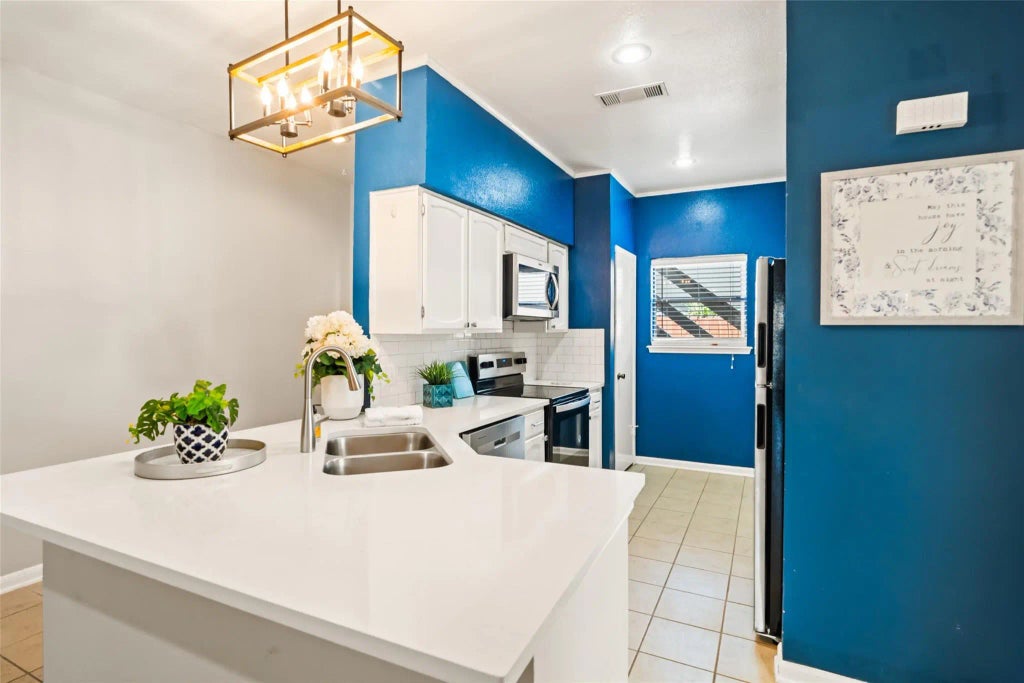 173 April Point Drive N, Montgomery