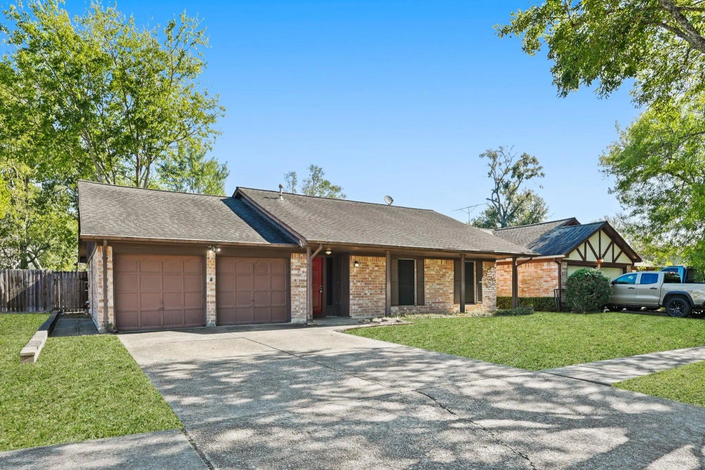 16334 Hollow Wood Drive, Houston