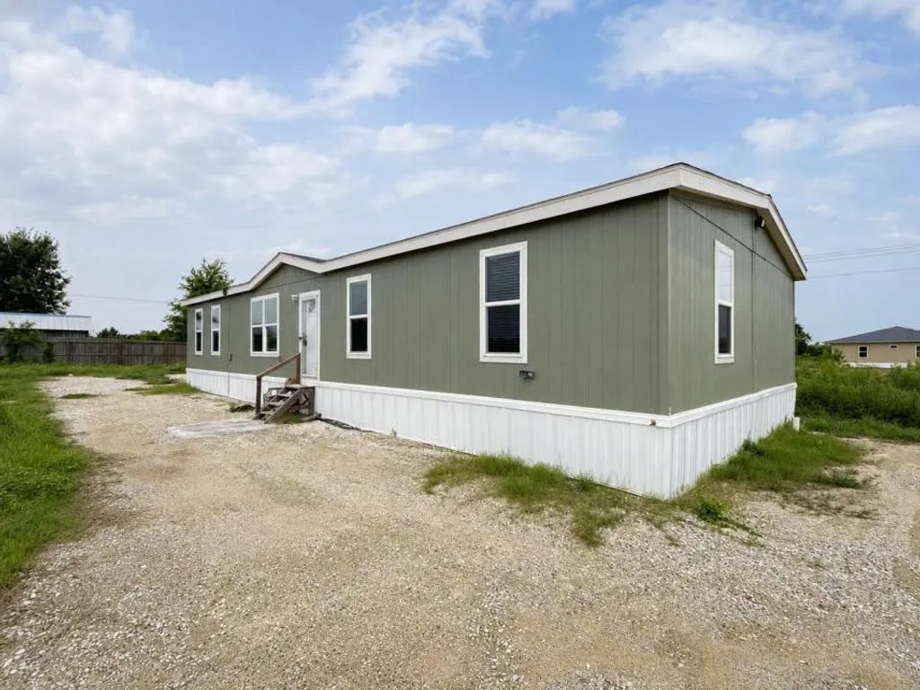 1195 5702 Road, Cleveland