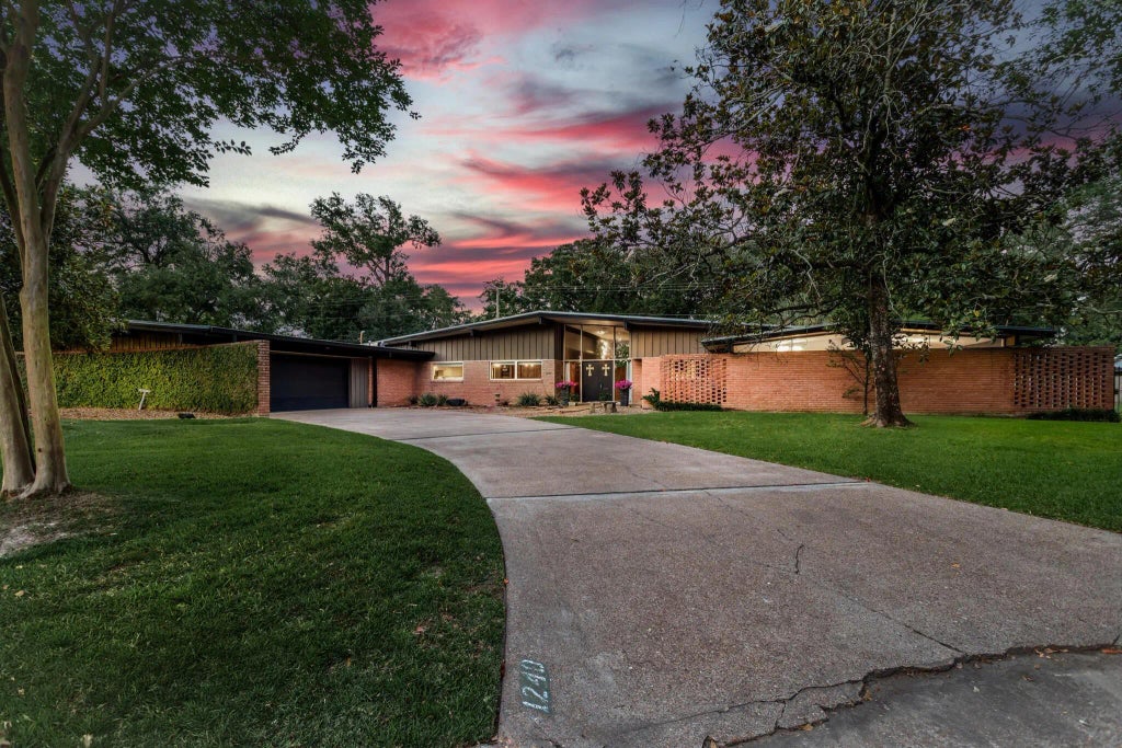1240 Oakcrest Circle, Beaumont