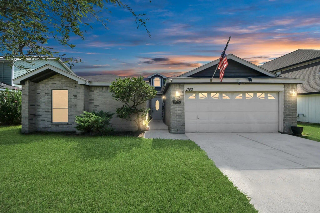 1102 Heathfield Drive, Channelview