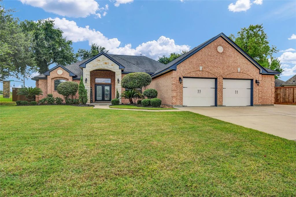 101 Deerwood Drive, Lake Jackson