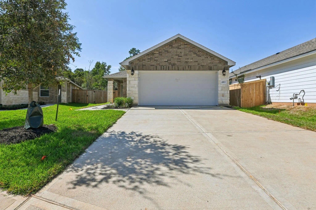 6813 Hart Oak Court, Conroe