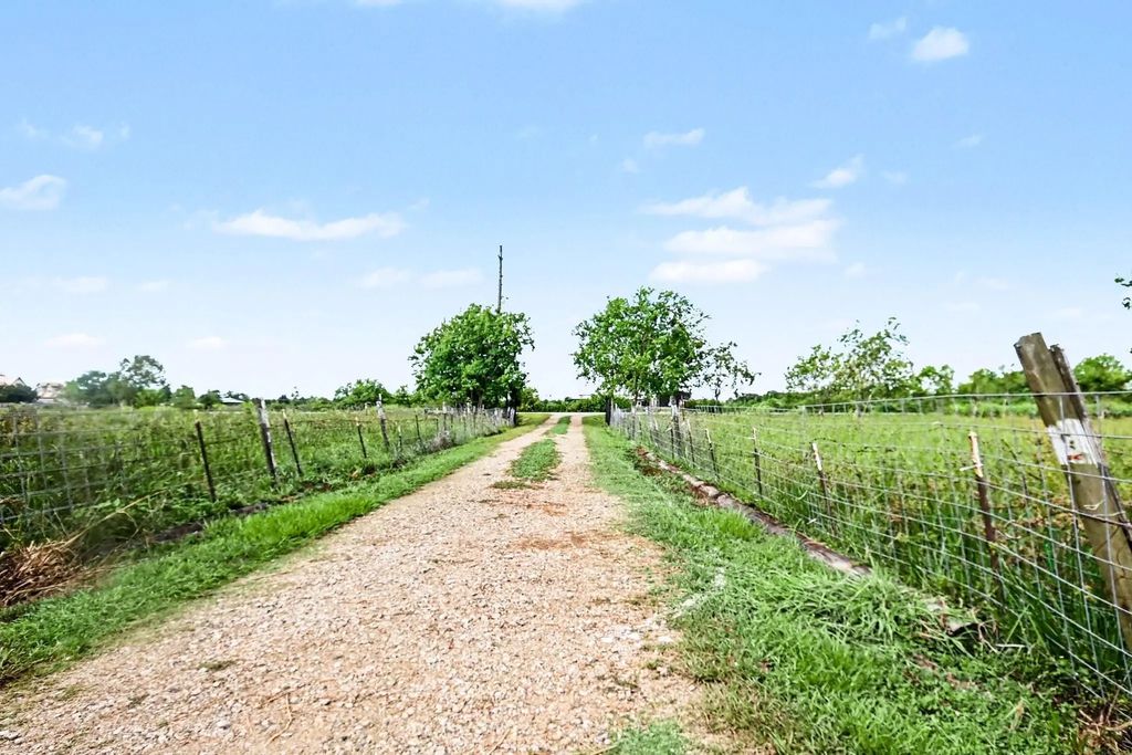 2925 Fm 2917, Alvin