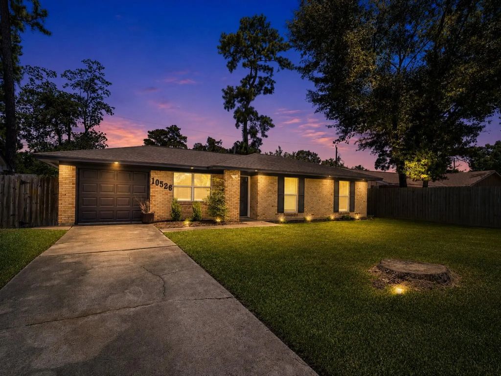 10526 Hollyglen Drive, Houston