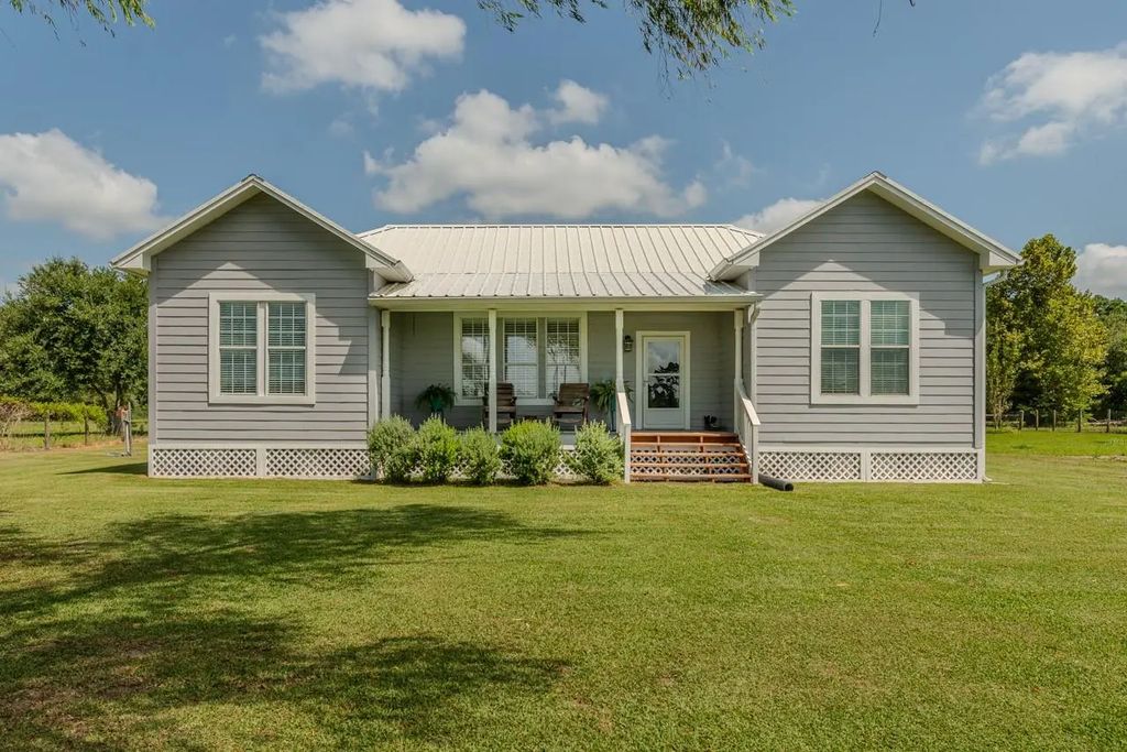 1401 E Buccaneer Drive, Winnie