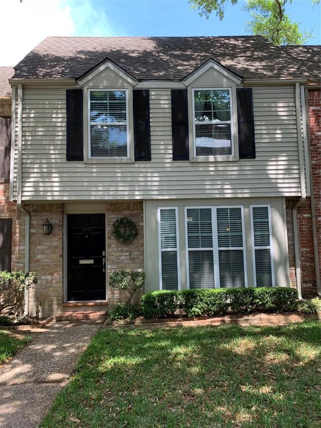 13078 Trail Hollow Drive 3078, Houston