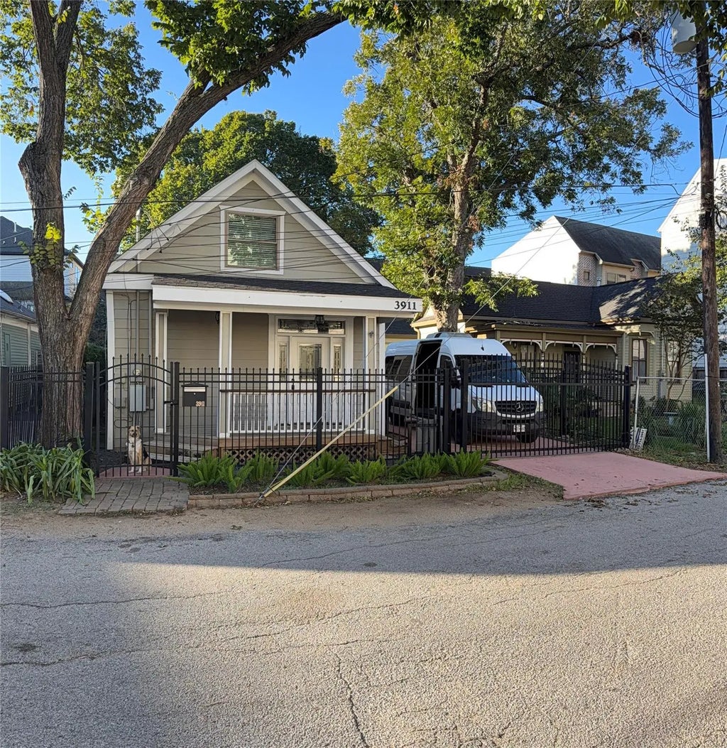 3911 Barnes Street, Houston