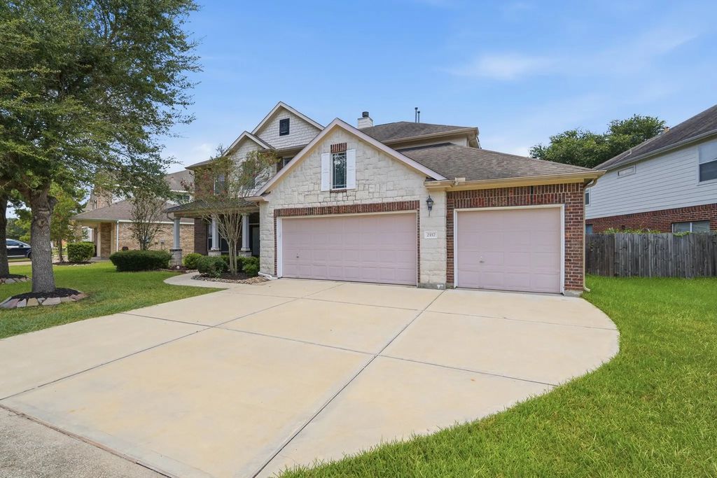 2117 Rushing Spring Drive, Pearland