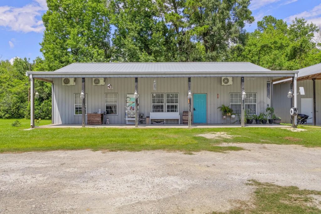 768 County Road 792, Buna