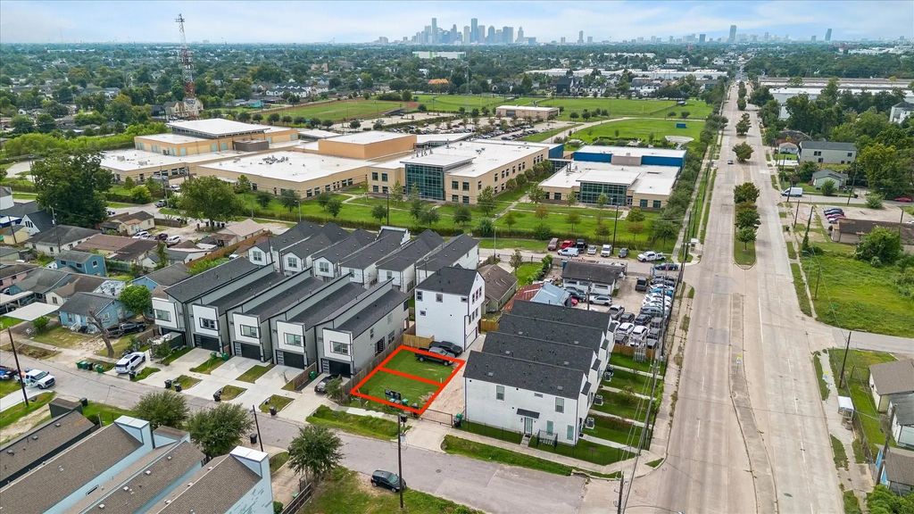 104 E 44th Street, Houston