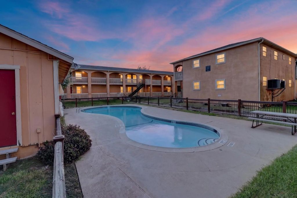 2311 71st Street 206, Galveston