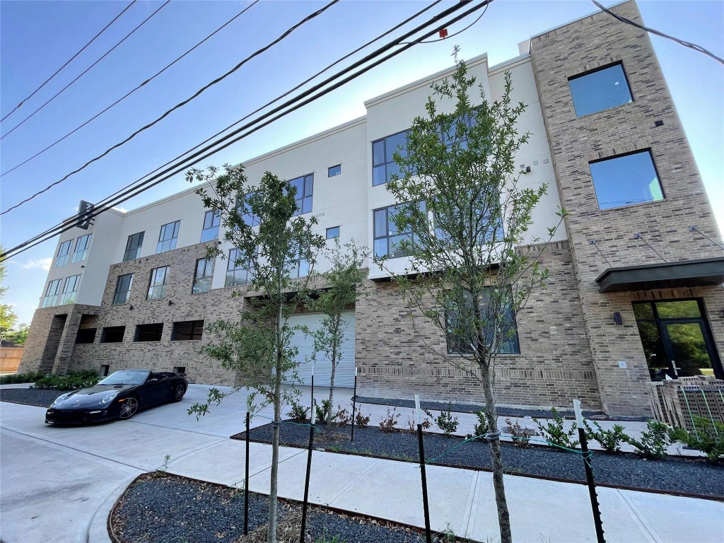 2727 Houston Avenue 304, Houston