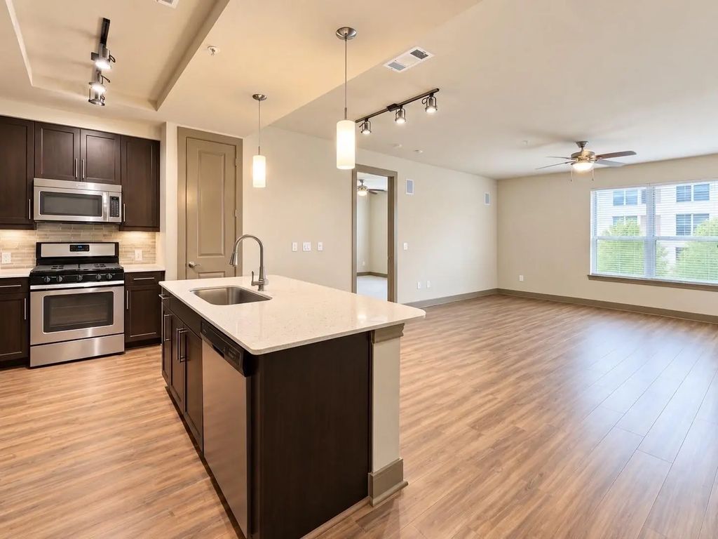 10402 Town And Country Way 501, Houston