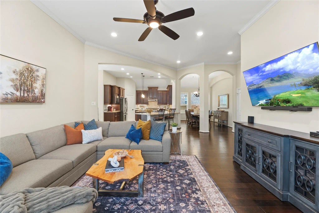 8826 E Coral Honeysuckle Loop, Cypress