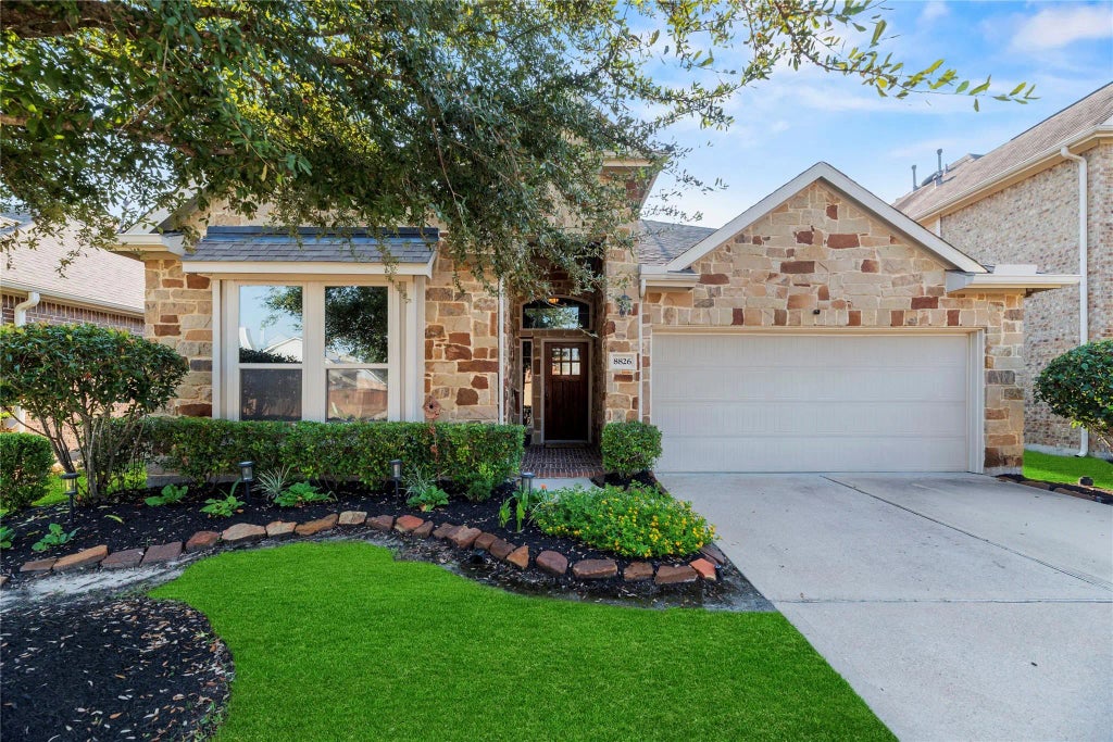 8826 E Coral Honeysuckle Loop, Cypress
