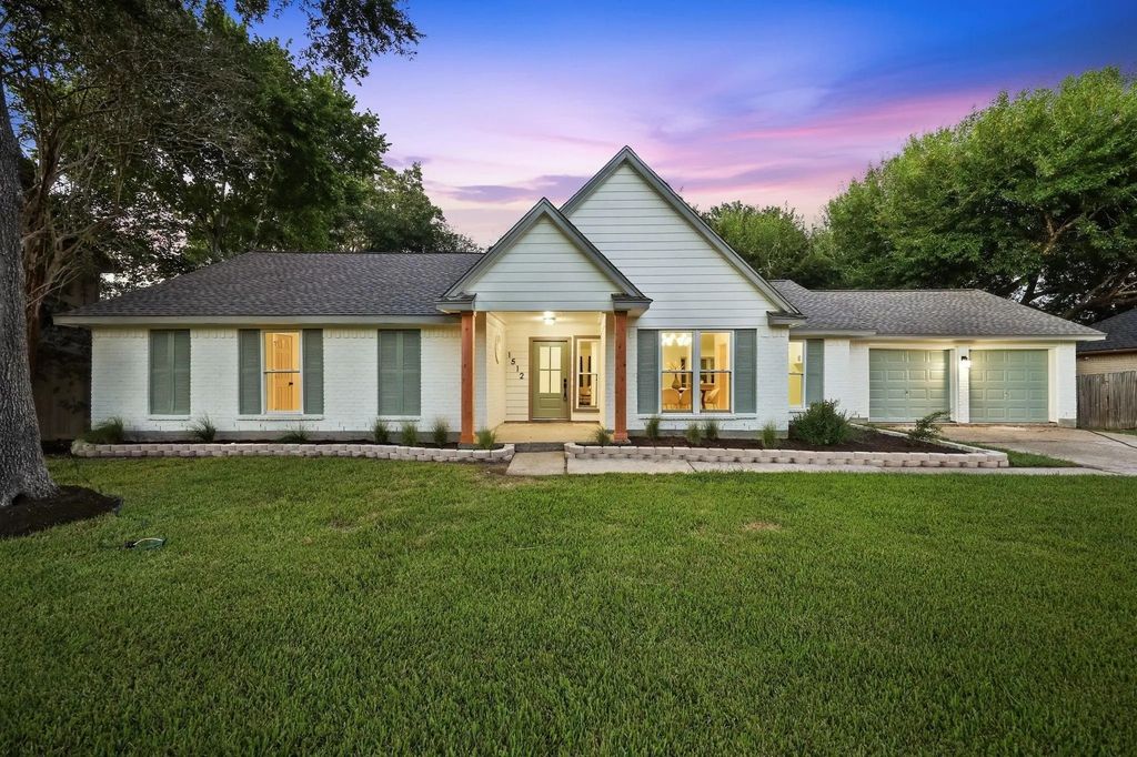 1512 Windsor Drive, Friendswood