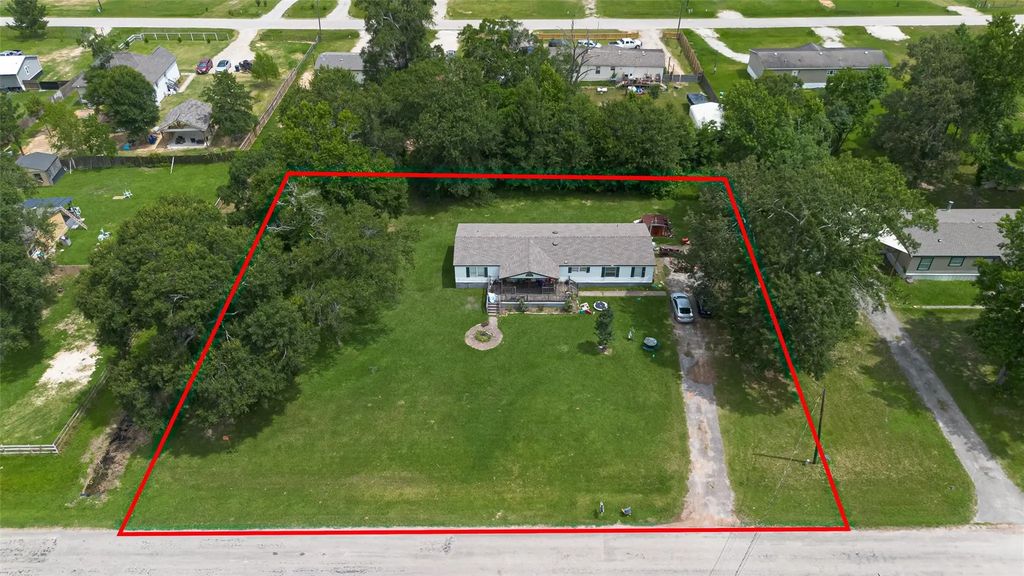 21625 County Road 37492, Cleveland