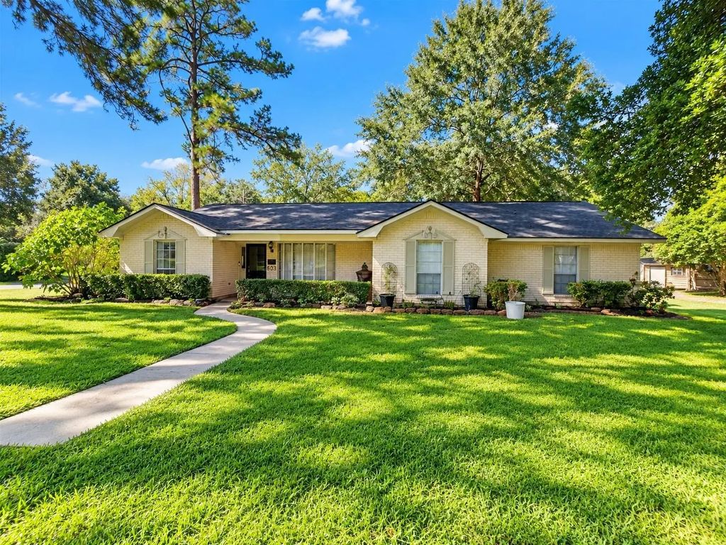 601 Apple Blossum Street, Woodville