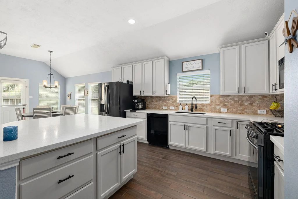 19127 Field Cottage Lane, Richmond
