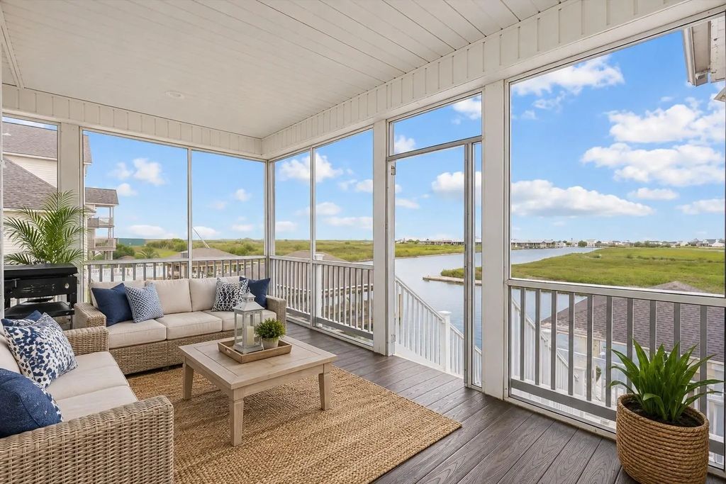 211 Tuna Run Road, Freeport