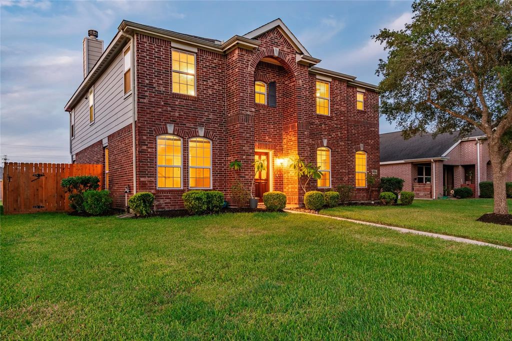 686 Fountain View Lane, League City