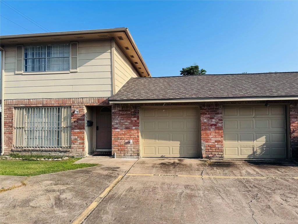 6508 S Briar Bayou Drive, Houston
