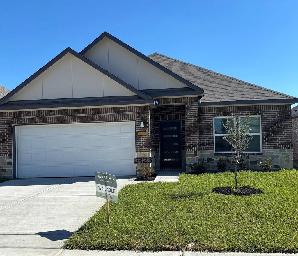 5323 Latigo Court, Alvin