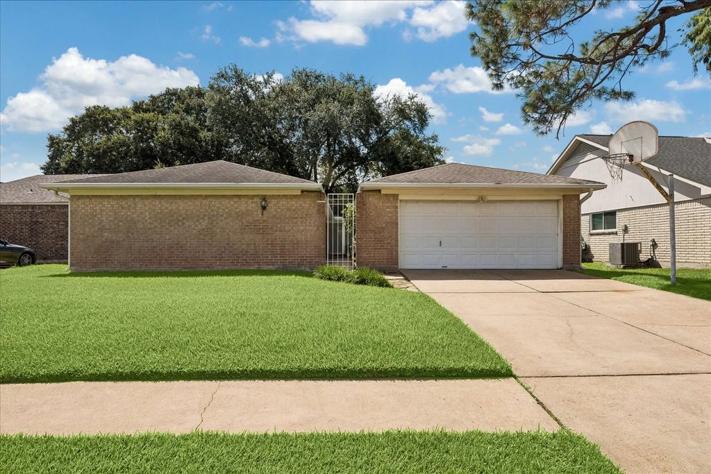 15714 Echo Hill Drive, Houston