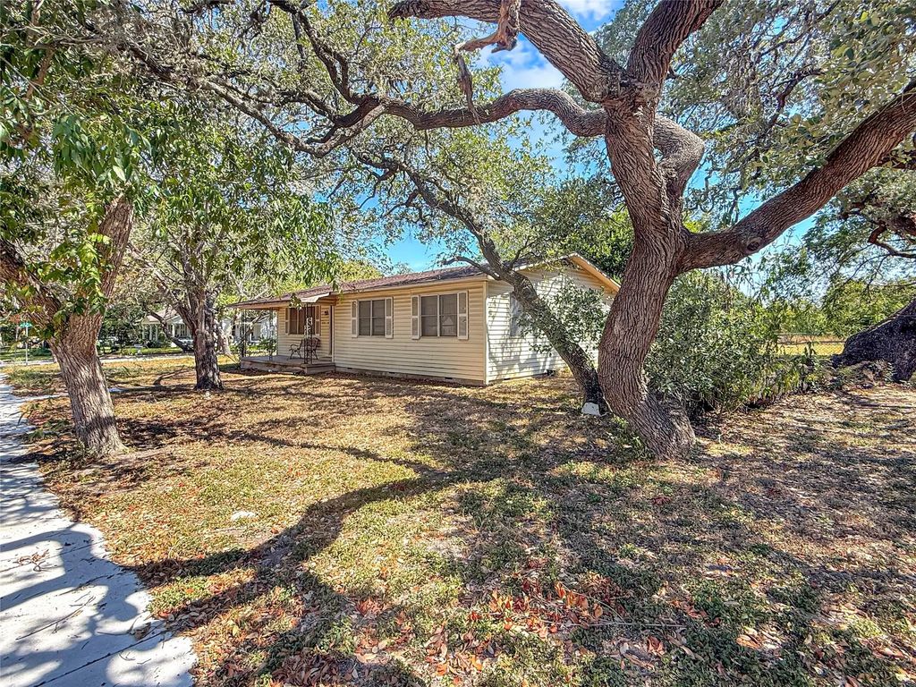 416 N Penn Street, Flatonia