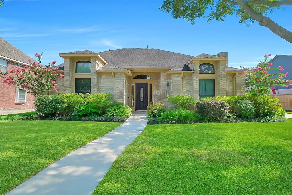 910 Millpond Drive, Sugar Land