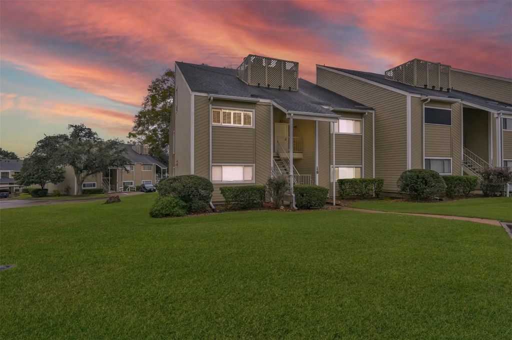132 April Point Drive S, Conroe